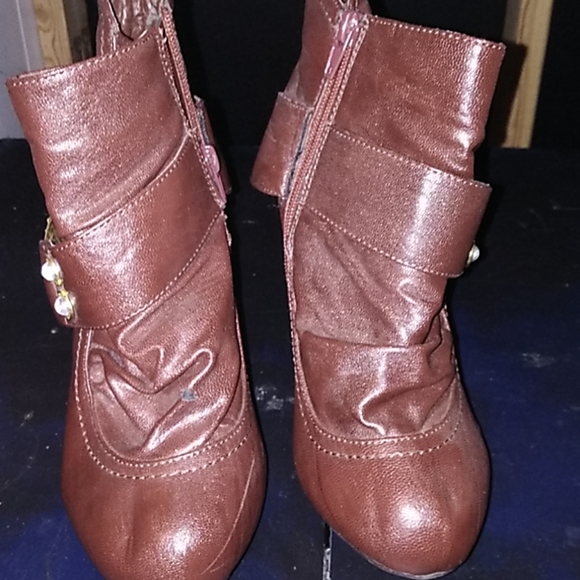 Heels - Picture 4 of 4